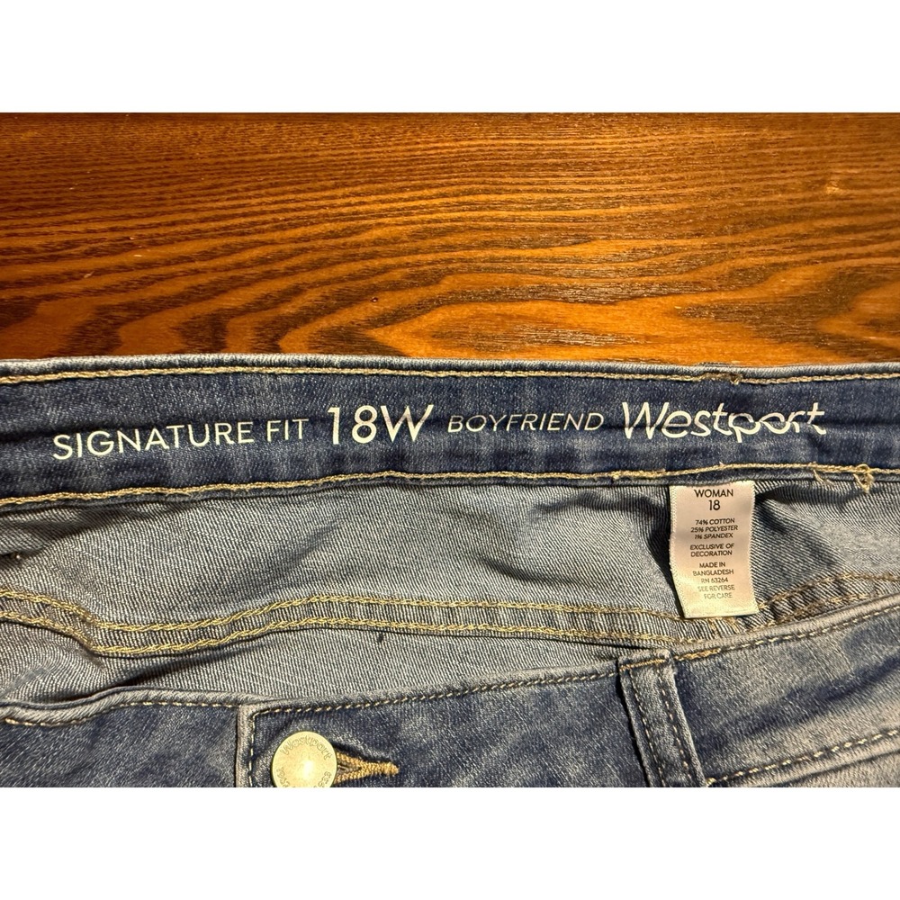 Westport Signature Fit Boyfriend Jeans Womens 18W Blue Floral Embroidered Crop - Picture 3 of 16
